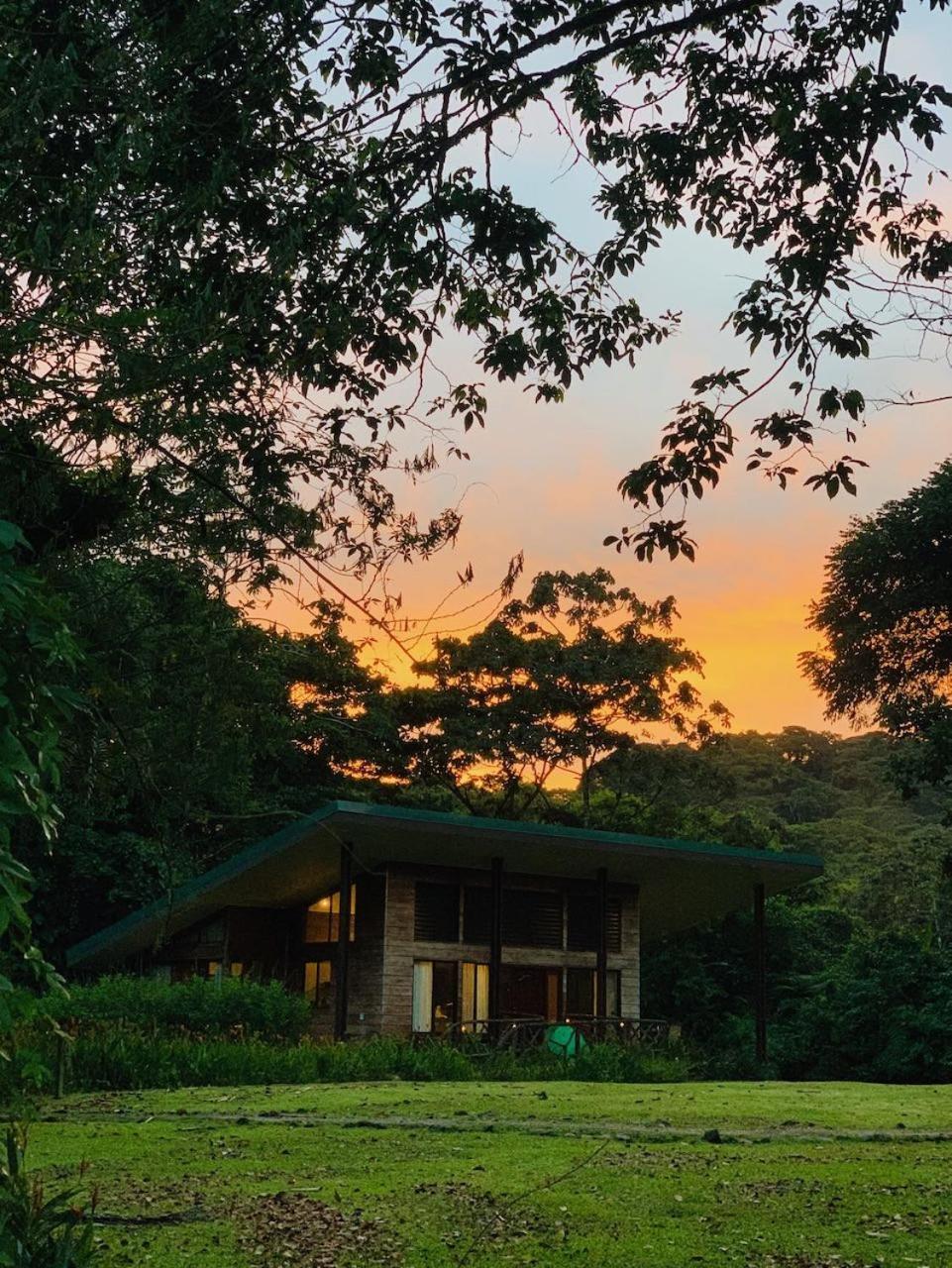 Sangregado Lodge La Fortuna Bagian luar foto