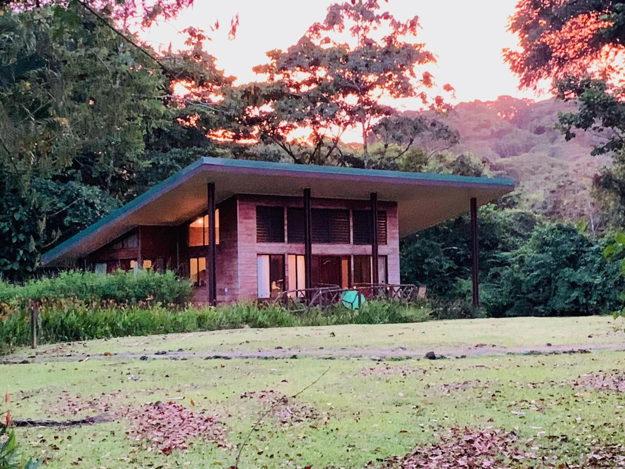 Sangregado Lodge La Fortuna Bagian luar foto